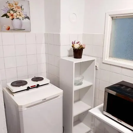 Old Town Apartment *